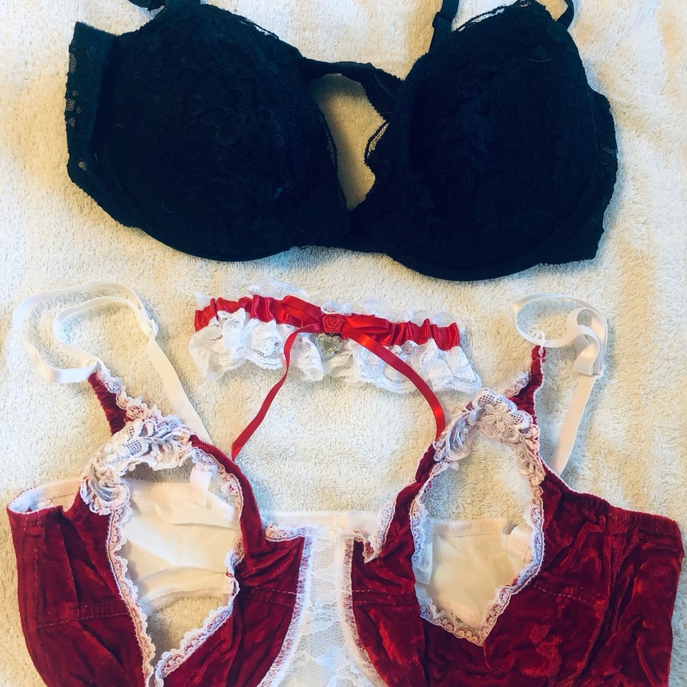 Miscellaneous Frederick’s Bundle Includes Two Bras & Garter (3pieces)